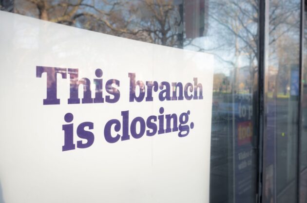 sign saying this bank branch is closed, US bank closures